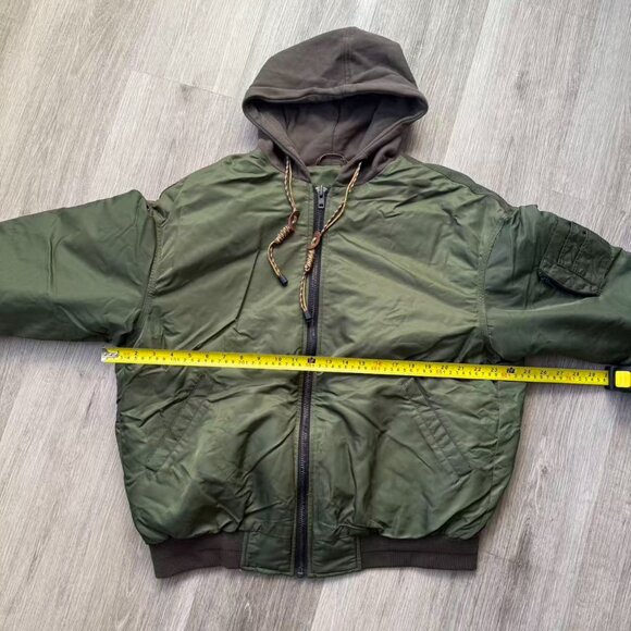 Men's Khaki and Green Jacket - Picture 7 of 8